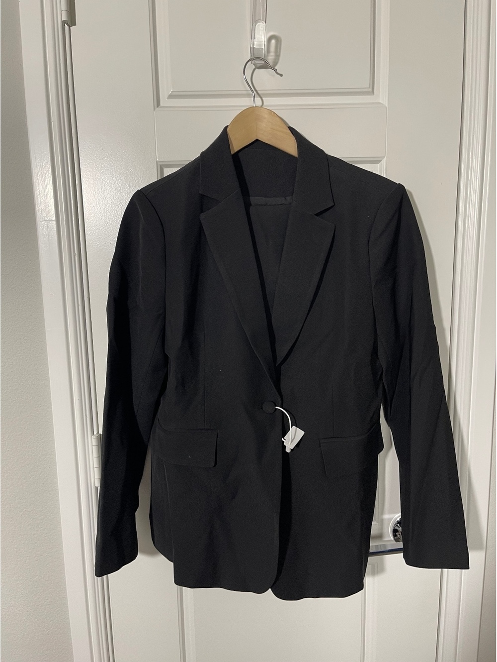Women’s Pant Suits Size MD Black 2 Pieces W460